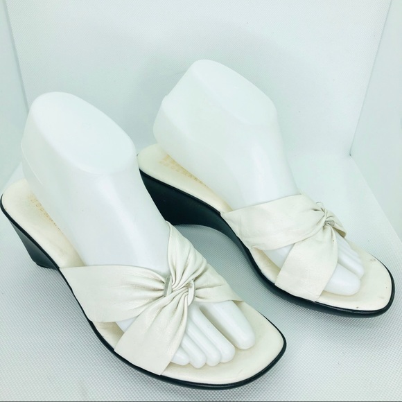 Italian Shoemakers Leather Wedge White Sandals - Picture 7 of 7
